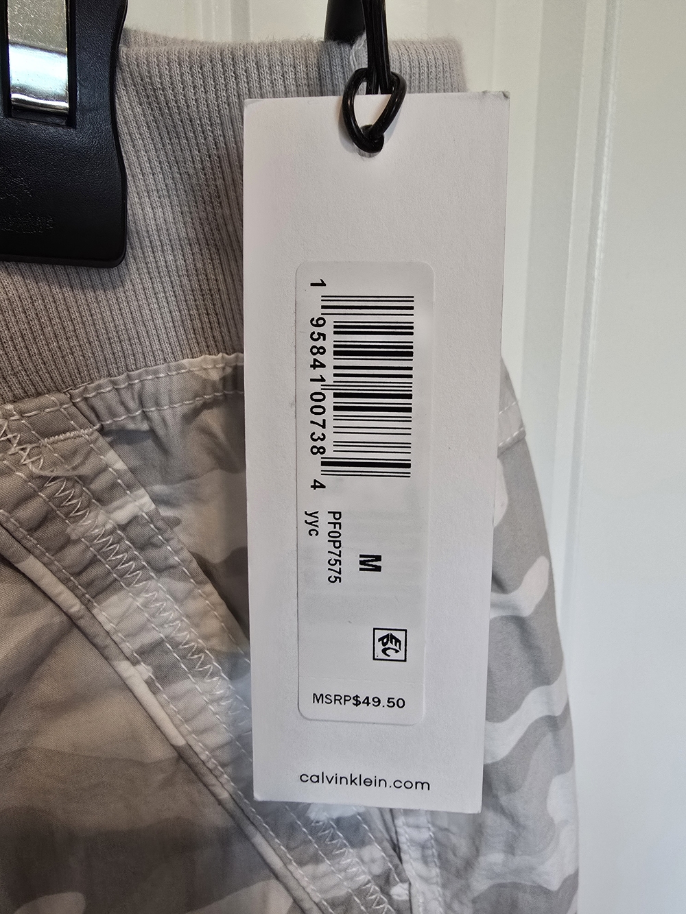 Calvin Klein Gray Camo Drawstring Cargo Capris - Picture 4 of 5